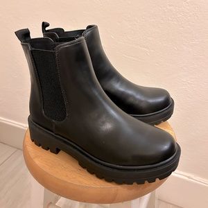 Soda Chelsea Boot